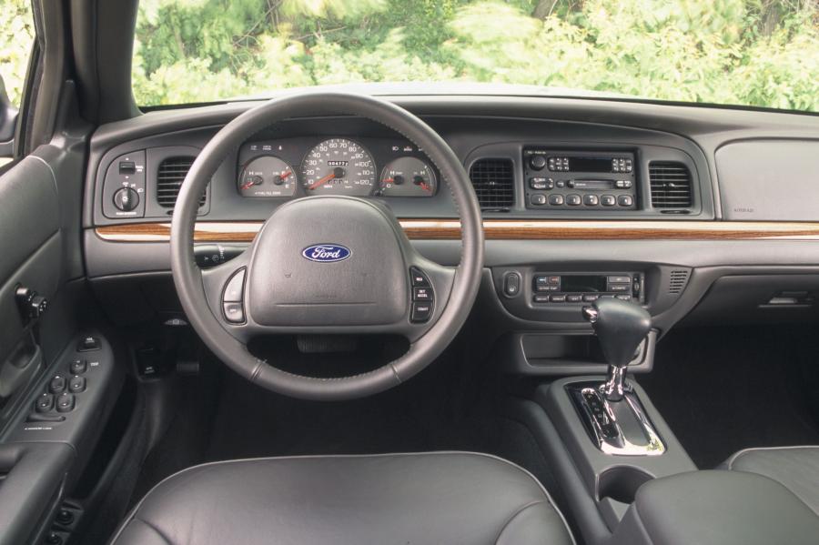  Ford Crown Victoria 1998 года  (фото 108 из 161)